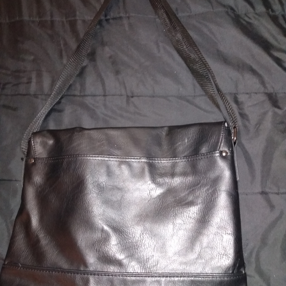 Kenneth Cole Men's Messenger Bag. New Never Used